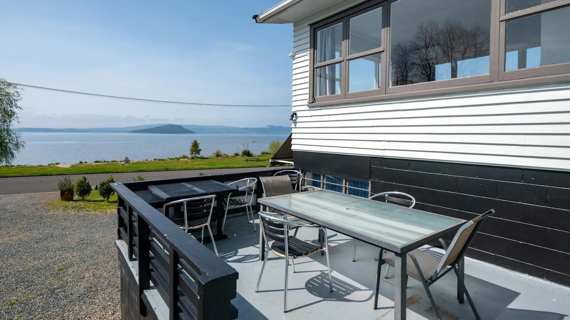 Authentic Kiwi Lodge By The Lake Rotorua